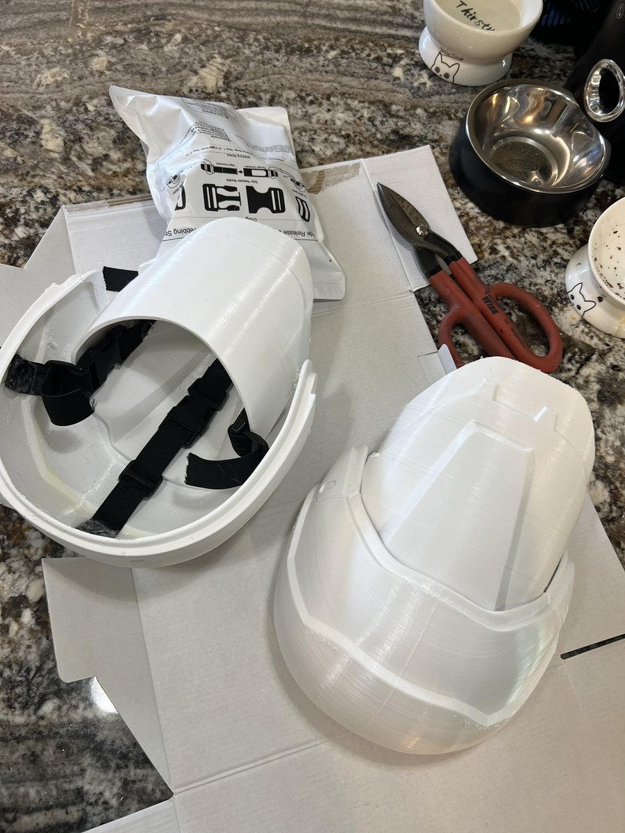 BuzzKnightyear's tweet image. These are trickier parts than expected. There’s no room for the shoulder itself to rotate upward, which is essential to me for a “U.C.F. KNIGHTS!” Chant or a first down hand motion, so the biceps need to rotate under the shoulder. This means these straps are all elastic!!