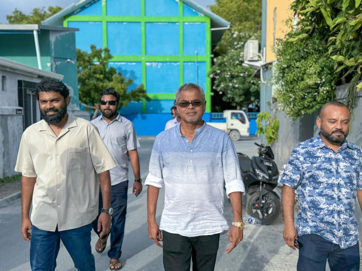 naxra707's tweet photo. PPM PNC ge Kulhudhuhfushi City Uthuru dhairaa ge Council candidate  @ebbehmed ge door to door campaign Kulhudhuhfushi City in.

 #localCouncil 
#KulhudhuhfushiUthuruDhaairaa #CandidateNo2 ✅️ 
#PPMPNC  
#DhiveheengeRaajje  

@Thoriqibrahim 
@mujeyjaleel 
@MuhamedDavid https://t.co/6CH0gCciOX
