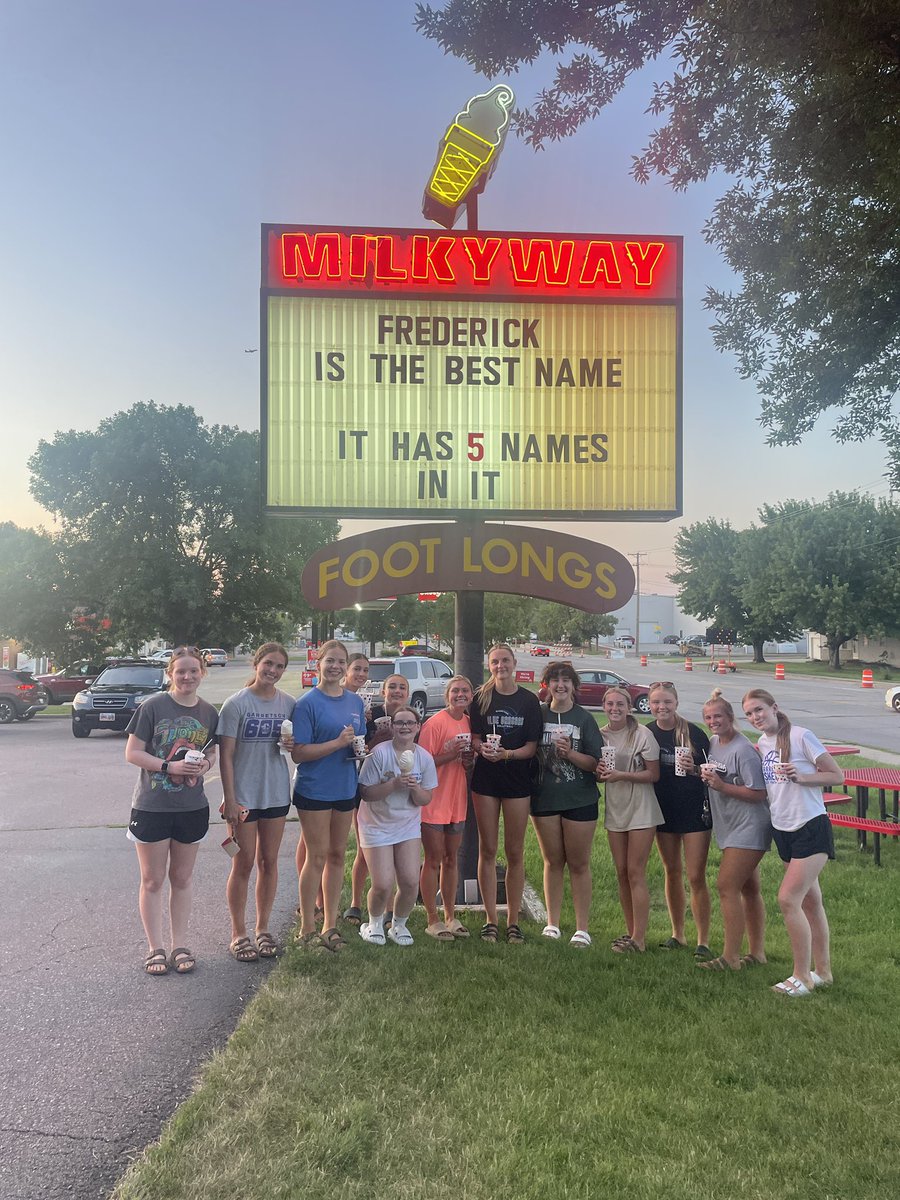 BlueDragonVB's tweet image. We took advantage of the warm weather and had open gym in the sand last night. We enjoyed ice cream after and only left with a few mosquito bites!