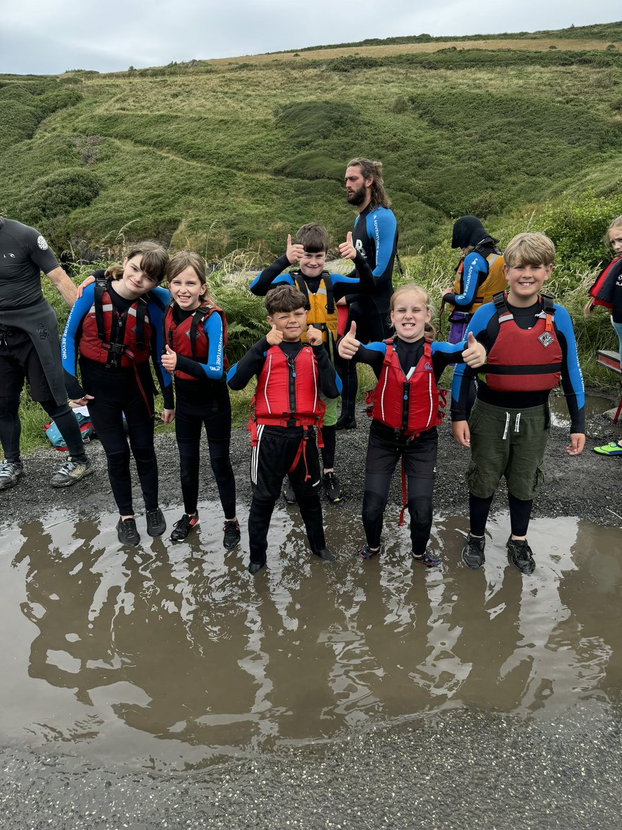 YsgolBroIngli's tweet photo. 🌊Diolch @adventure_wales am gynnal diwrnod i’r Brenin i ddosbarth Pwll Gwaelod🌊 https://t.co/A8yCpk7vsn