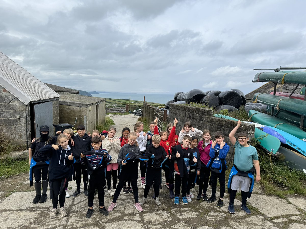 YsgolBroIngli's tweet photo. 🌊Diolch @adventure_wales am gynnal diwrnod i’r Brenin i ddosbarth Pwll Gwaelod🌊 https://t.co/A8yCpk7vsn