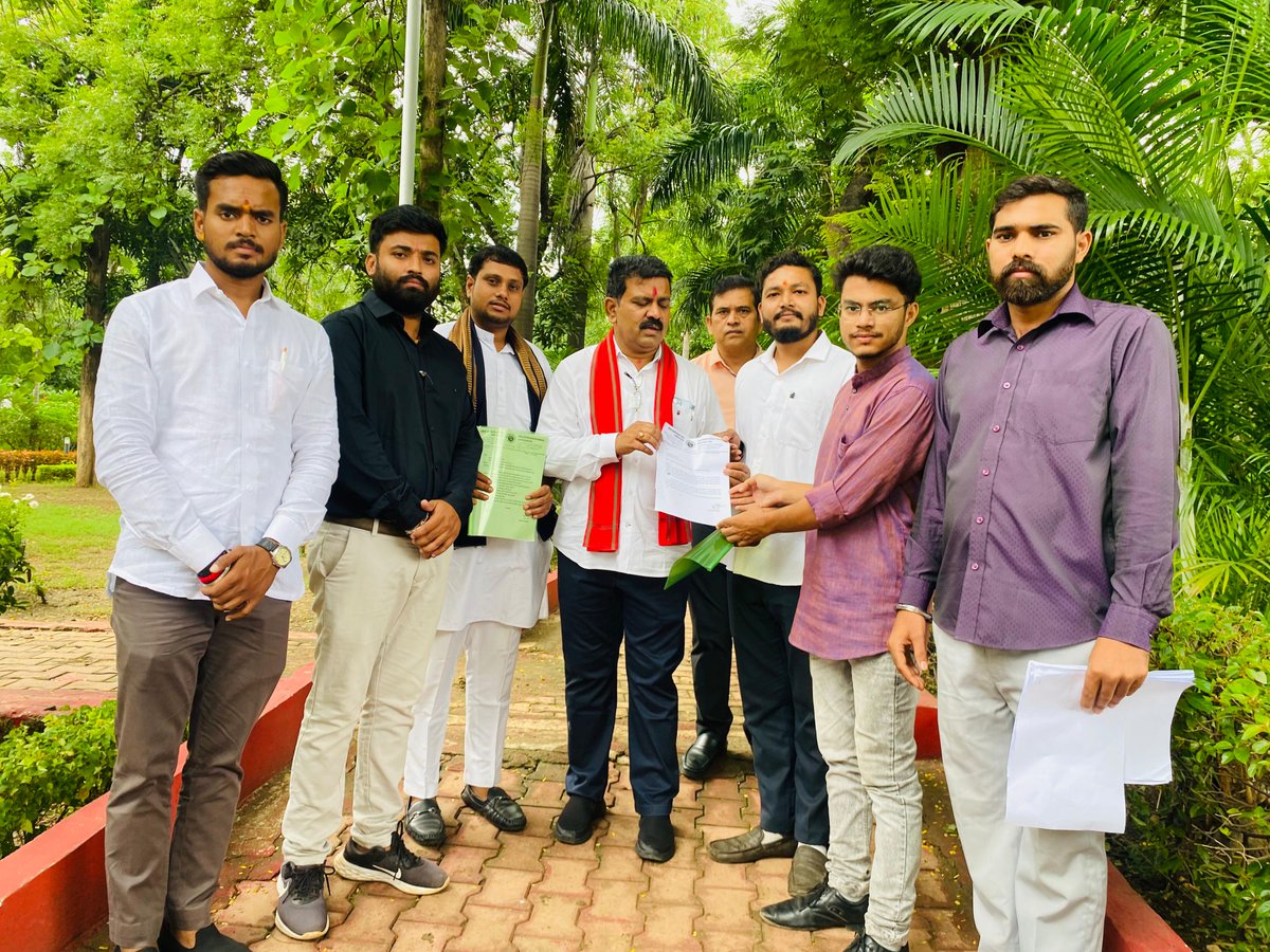 अखिल भारतीय विद्यार्थी परिषद  छत्तीसगढ़ प्रांत द्वारा स्वामी विवेकानंद तकनीकी विश्वविद्यालय छत्तीसगढ़ में मनमानी, भ्रष्टाचार, परिवारवाद के खिलाफ उपमुख्यमंत्री श्री <a href="/vijaysharmacg/">Vijay sharma</a> जी से मुलाकात कर कुलपति को बर्खास्त करने की मांग की गई।

#ABVPForStudents