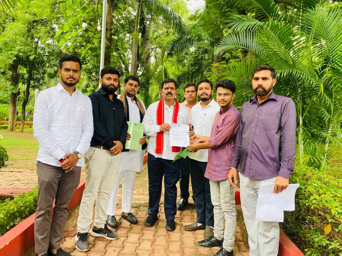 abvpcg's tweet photo. अखिल भारतीय विद्यार्थी परिषद  छत्तीसगढ़ प्रांत द्वारा स्वामी विवेकानंद तकनीकी विश्वविद्यालय छत्तीसगढ़ में मनमानी, भ्रष्टाचार, परिवारवाद के खिलाफ उपमुख्यमंत्री श्री @vijaysharmacg जी से मुलाकात कर कुलपति को बर्खास्त करने की मांग की गई।

#ABVPForStudents https://t.co/c4jsE2jvzr