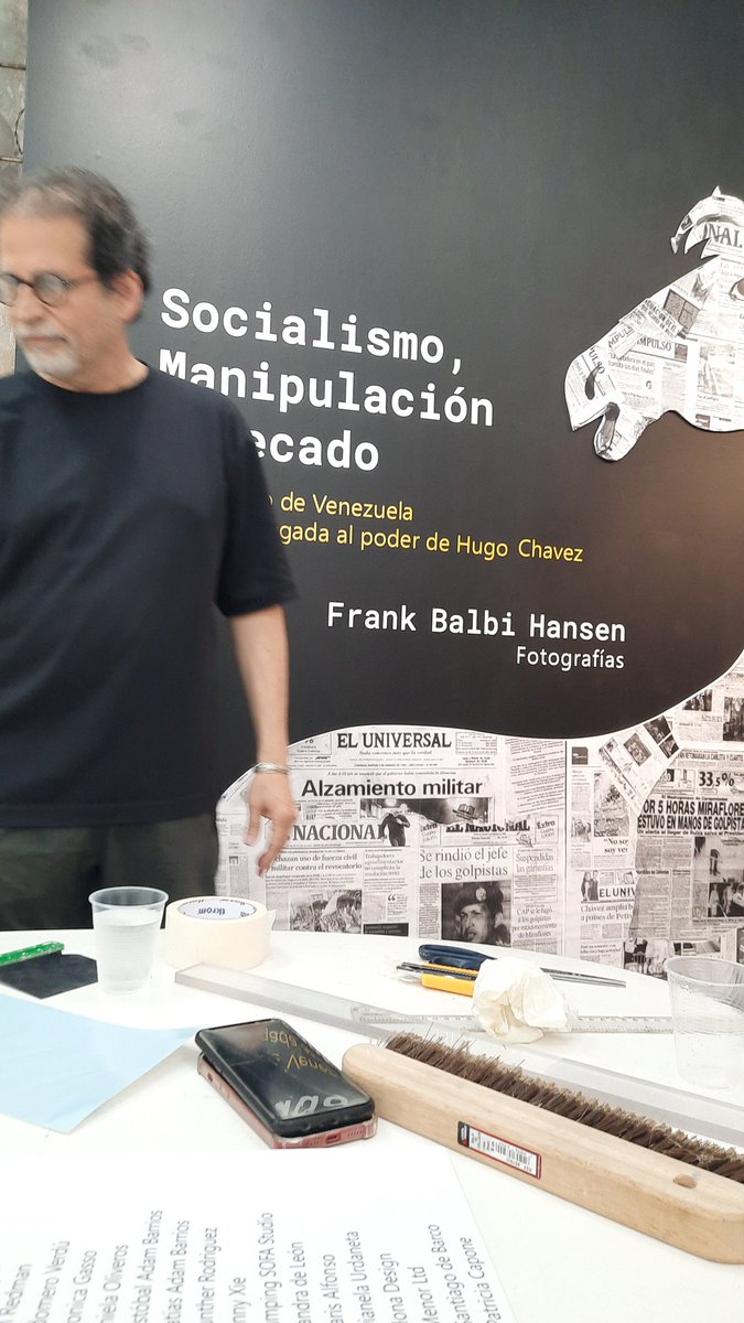 Quei15bcn's tweet photo. A punto de inaugurar la última exposición del fotógrafo Frank Balbi Hansen: 'Socialismo, Manipulación y Pecado'.

📸 Una obra de gran formato, colaborativa y comprometida, resumen de 25 años de socialismo en Venezuela a pocos días de las elecciones.

Encuentro con el artista 19h. https://t.co/MGCxDPbCzs