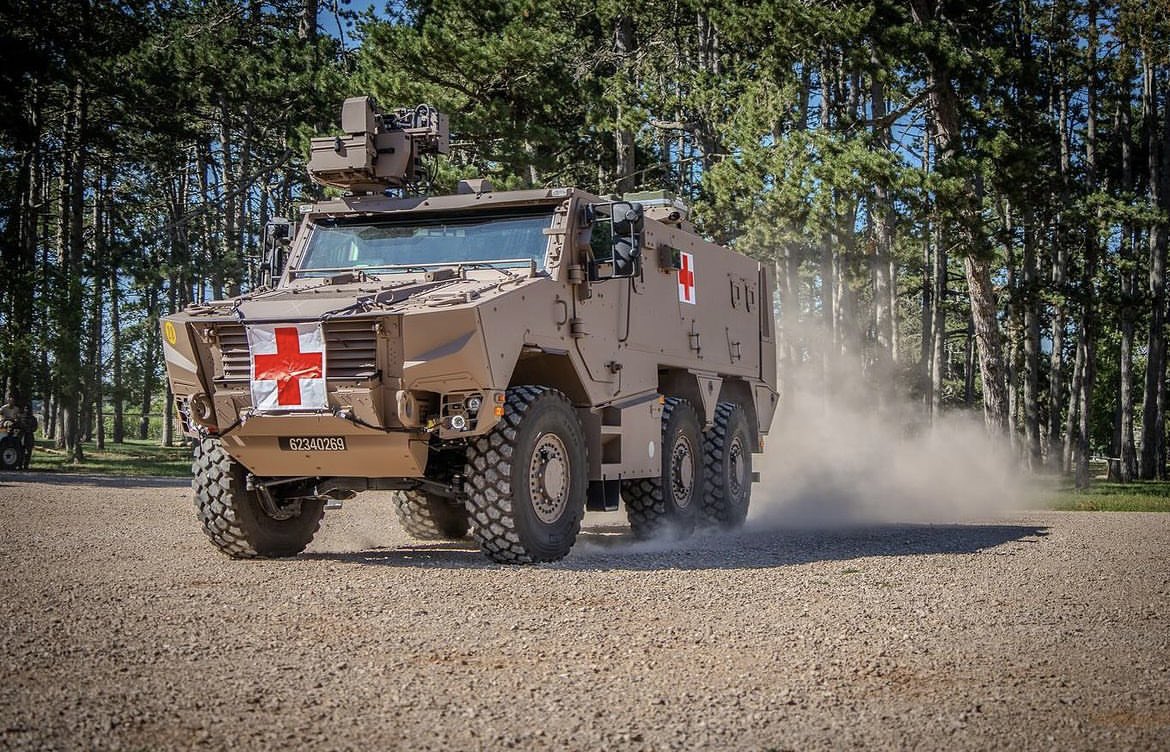 AllaisF's tweet image. 🇫🇷🟢🔴Réception du GRIFFON SAN. Sitôt arrivé au quartier Monclar, l'équipe médicale de la #13DBLE s'est immédiatement entraînée avec le nouveau véhicule. Un pas de plus dans le programme SCORPION.                —————————📷13edble