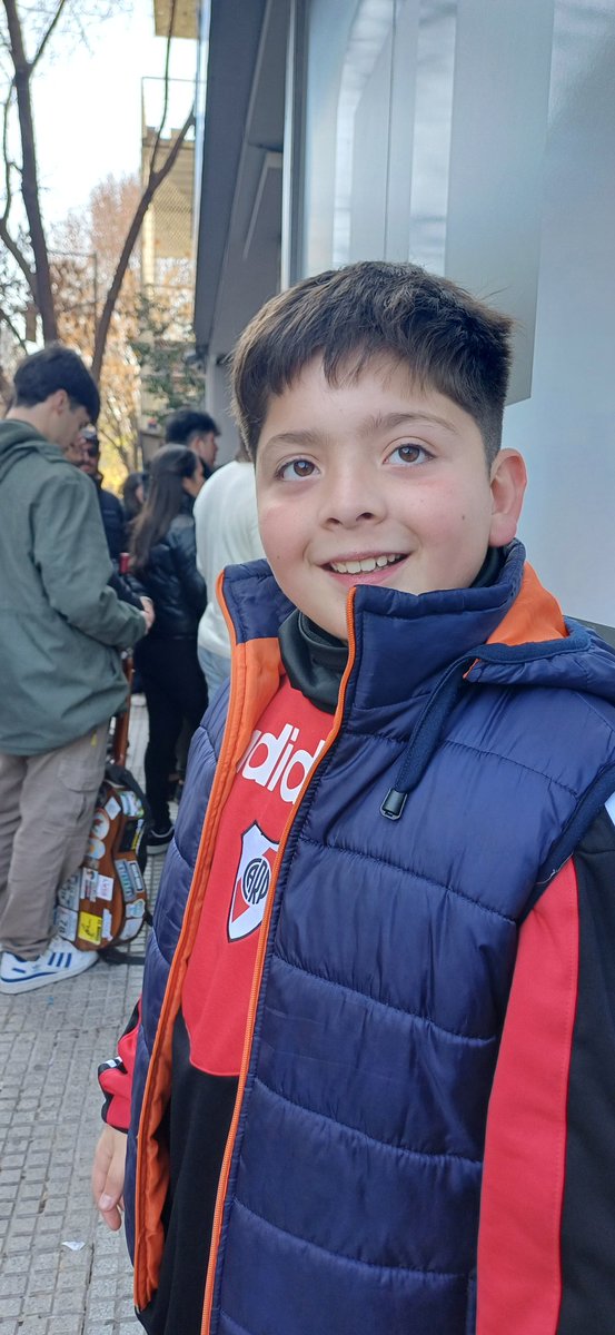 surenia_'s tweet image. Dice q no se va hasta q salga el @miguegranados @olgaenvivo #minifan