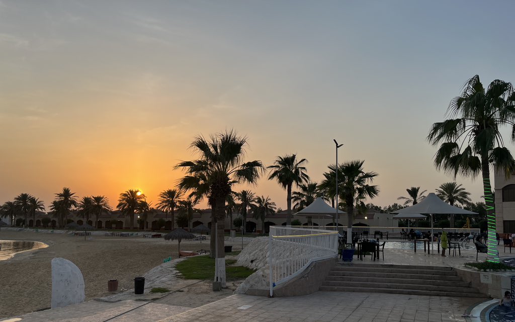 basseldoughan's tweet photo. #Sunset_Time https://t.co/APhndOxdW2