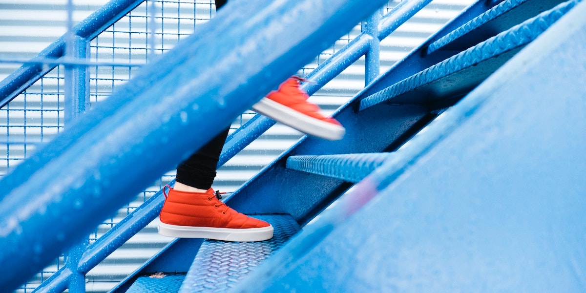 Struggling to make progress on New Year's goals? Discover how embracing life in phases and focusing on small, manageable steps can be the key to sustainably driving big aspirations. Check out my talk with <a href="/BStulberg/">Brad Stulberg</a>: nextbigideaclub.com/magazine/conve…