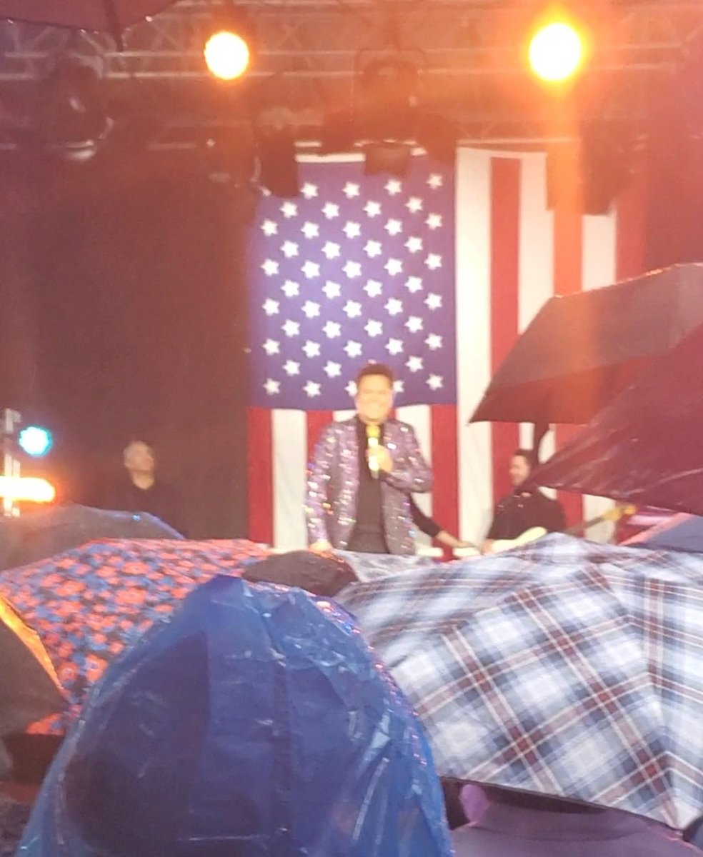 HMuckleCreative's tweet photo. @donnyosmond @foxandfriends You were great!! And dry, unlike us! https://t.co/AgYbfRjv02