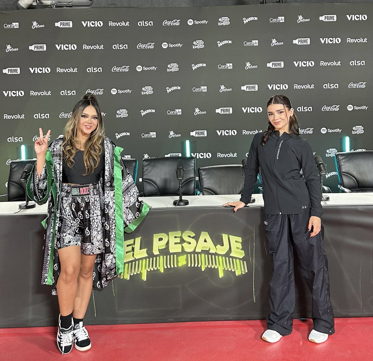 veladaviral's tweet photo. 🥊|| LA DOBLE AA

Y no de Anuel AA, sino de Alana y Amablitz que estan listas para el pesaje de La Velada del Año 4.💪🏻🔥🇲🇽

@alanafloresf 
@amablitz 

#LaVeladaDelAñoIV https://t.co/uRKVKgc7p7
