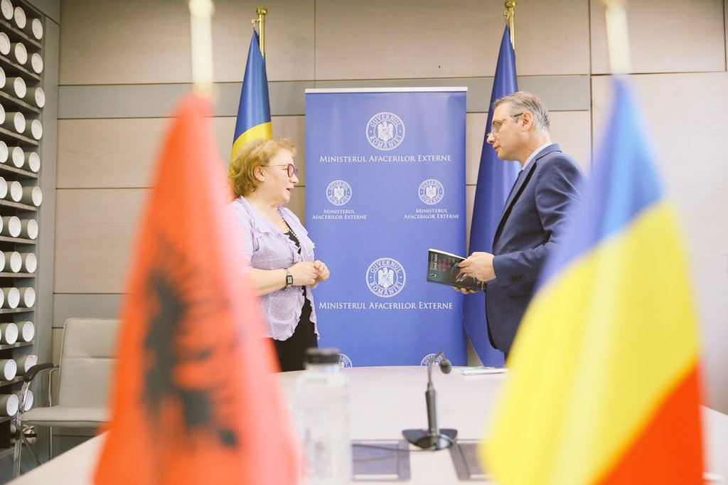 LucaNiculescu's tweet photo. Very good discussions with 🇦🇱Albania’s Ambassador to Romania H.E. Enkeleda Mërkuri. We exchanged on 🇷🇴RO’s work towards @OECD accession &amp; contribution to the Organisation’s regional programs, including on SEE. Reinterated 🇷🇴RO’s staunch support for 🇦🇱Albania’s 🇪🇺European path. https://t.co/GlXT37SeWp