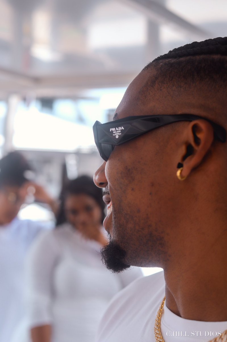 _chillstudios's tweet photo. Shoutout to my brother who’s always on his #GRND.!! 

#whatisitthebraids #prada #pradasunglasses #allwhiteparty 

#CHILLMOMENTS 

#CHILLSTUDIOS [ #FILM | #MUSIC | #DESIGN ] https://t.co/dZ2lCgqfod