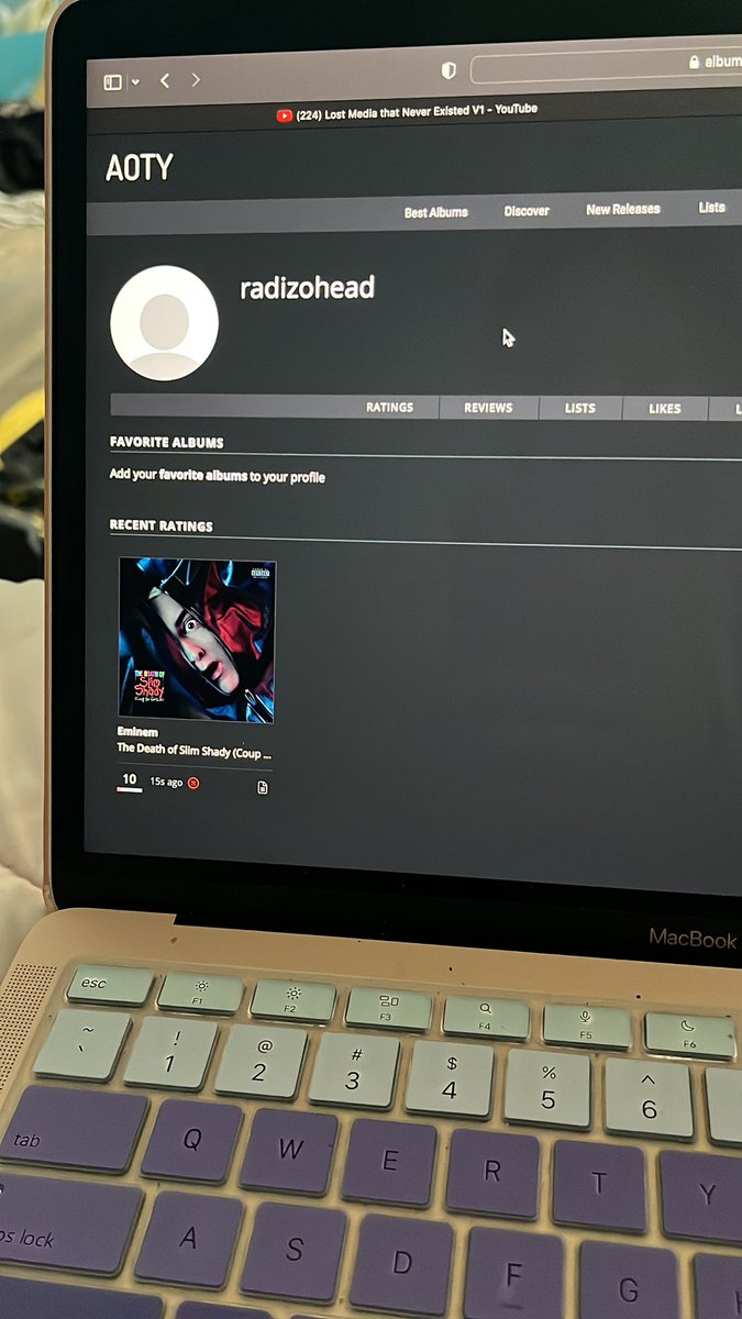 zoe tweet media