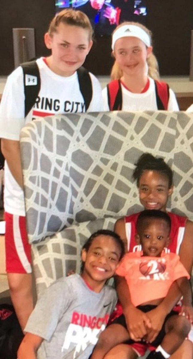 bvimbor11's tweet image. Proud🥹🧡🩵 @TwinBackCourt @LadyVol_Hoops