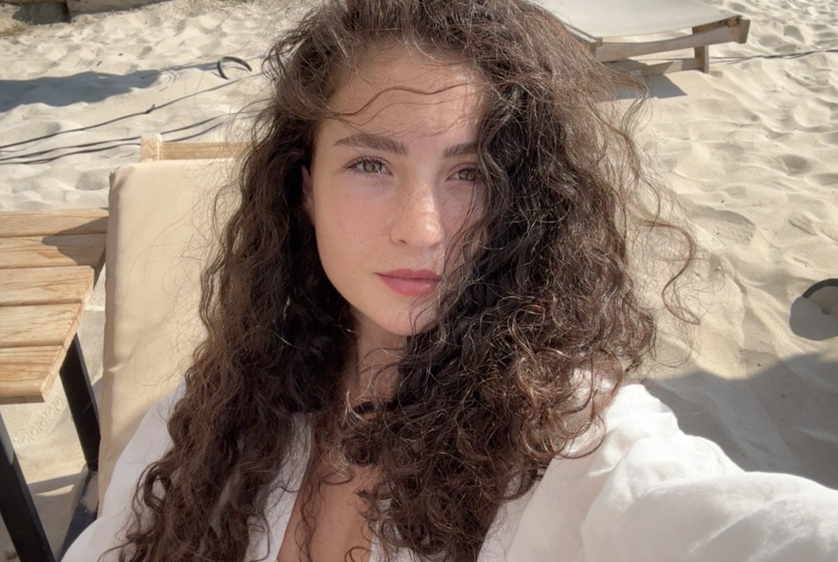 Maşallah doğal haliyle ne güzel bizim kız😍😍 <a href="/melisminkarii/">Melis Minkari</a> #AyBer