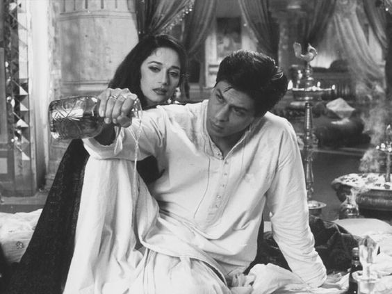 SRKUniverse_DE's tweet photo. Devdas remains amazing with an eternal story that touches our hearts. SRK's passionate portrayal ensures his character stays with us always. The lavish sets, exquisite costumes and music make it a timeless classic that always captivates us afresh.
#22YearsOfDevdas #srkuniverse_de https://t.co/vThZQOnSGg