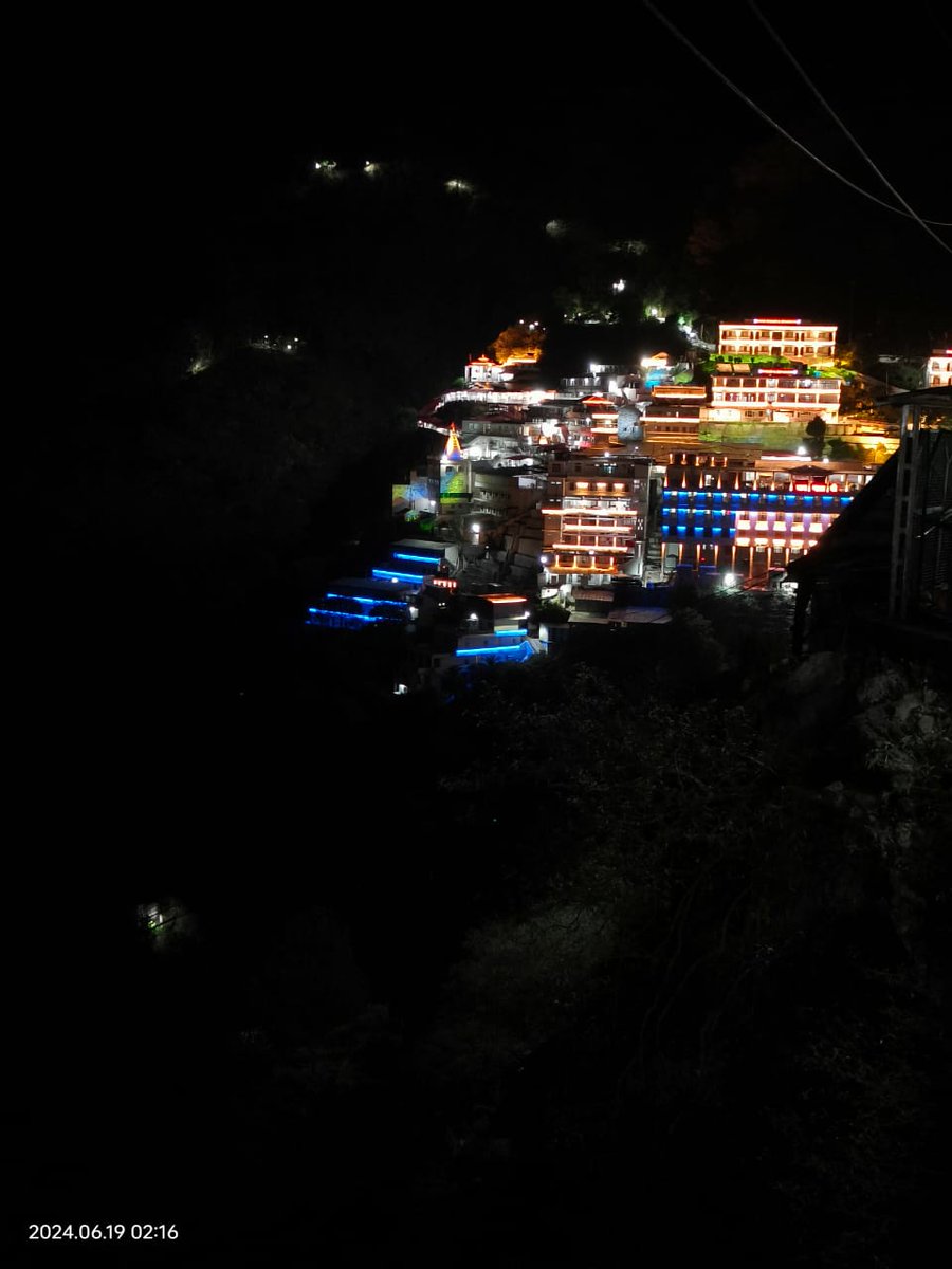 Supriyapriya25's tweet photo. Share a night photo from your gallery!
#Vaishno_Devi https://t.co/acmMugvSkG