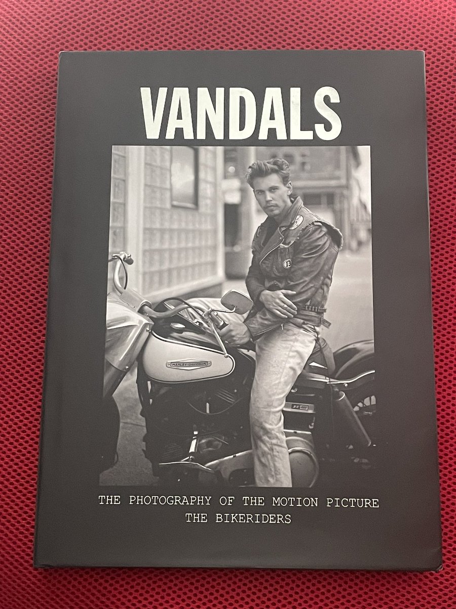 maxkostakis's tweet image. Won a book of photography from The Bikeriders signed by Austin Butler, Jodie Comer, Norman, Reedus and Jeff Nichols 😁