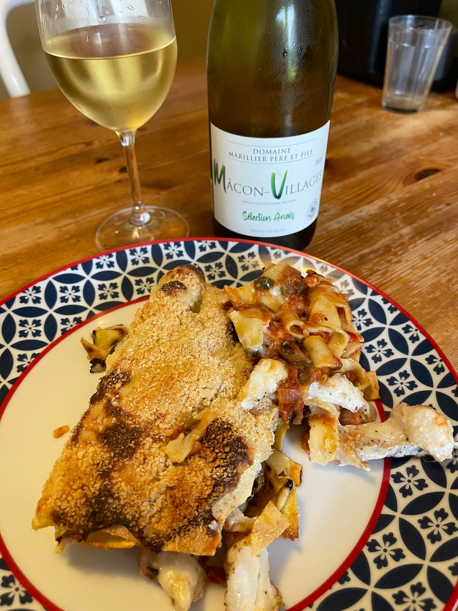 joukesp's tweet photo. #FridayLunch #FishLasagna #Puttanesca
Trying something new but not entirely successfully!
Fish lasagna with puttanesca sauce (tomato base w capers, black olives, anchovies)
Sliced my courgette too thin, pre-cooked my lasagna sheets too long but in the end the taste was excellent! https://t.co/yMPCHijq7R
