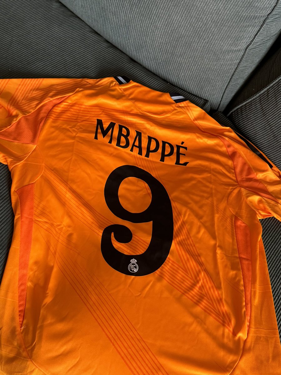 Theo69ar's tweet photo. Maillot du real de la saison pro recu, toujours qualité insane ✅👌🏼

-35% sur tout le site jusqu’à fin juillet ⬇️ https://t.co/Dn3AtOprfA
