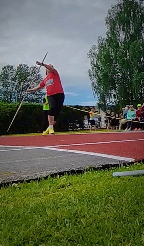 Lappo357's tweet photo. Un taisnā vīlē aizvīlēju no Vaidavas atpakaļ uz Tukumu. Izcelt savā grupā bronzas medāli šķēpmešanā.🥉😀✌️ #LSVS #vieglatlētika #LiepājasKomanda
///
Directly from the work in Vaidava's lake run, through the country to Tukums city again to take bronze medal in my age group.🥉😀✌️ https://t.co/FpfLALZNXh