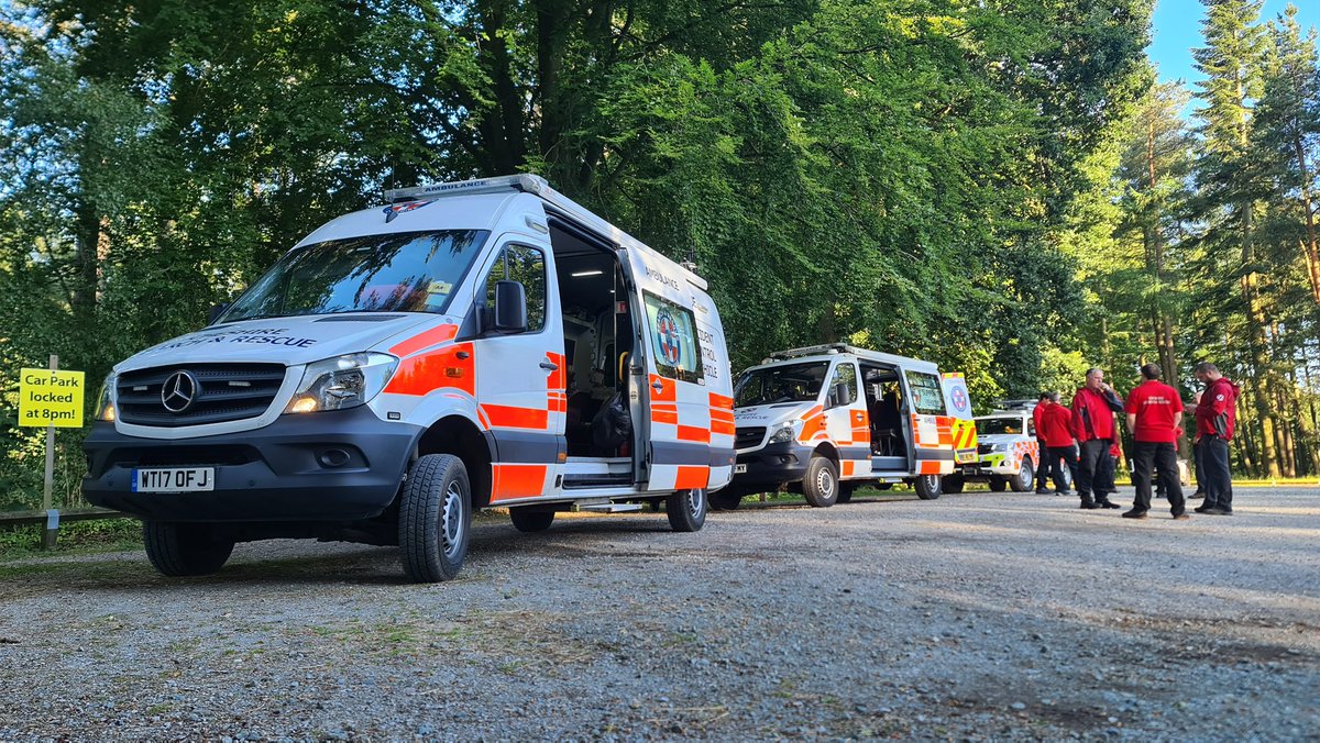 CheshireSar's tweet photo. We've been having a look in the archives for #FunFactFriday
When the team first started, our control vehicle was a converted caravan!
Thanks to lots of hard work and dedicated fundraising over the years, our control vehicle is now a Mercedes 4x4 Sprinter
#CSARIs20 #Mercedes #4x4 https://t.co/jRzn4YDEGW