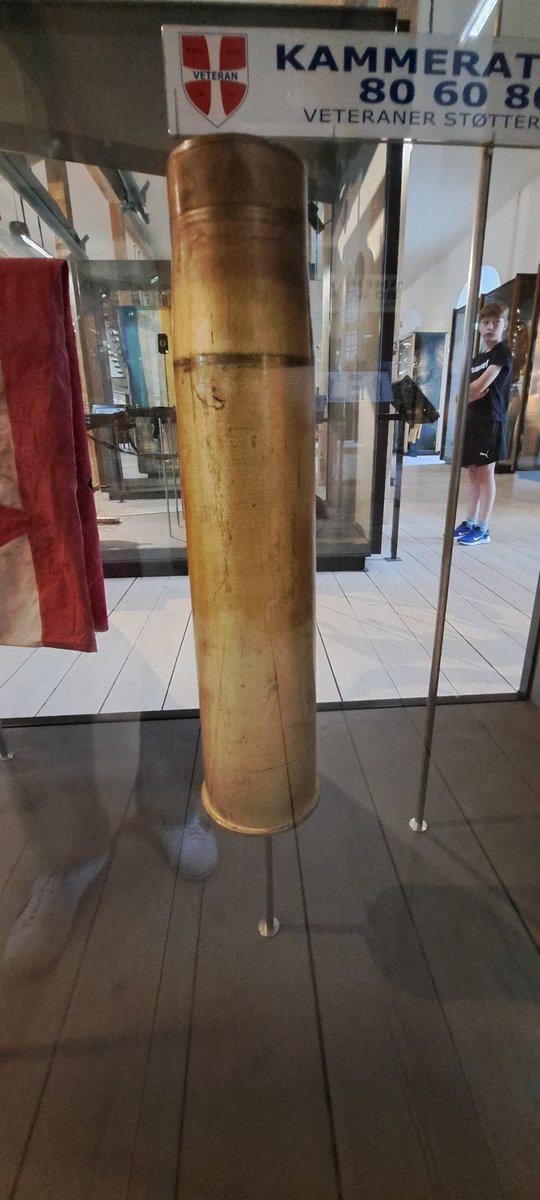 MMaenpaa1's tweet image. "Rauhanturvaamisen" historiaa. 🇩🇰Panssarivaunukomppania #Leopard1A5DK1:lla kuului #NORDBAT:n  ent.Jugoslavian 🇺🇳 #UNPROFOR operaatiossa. 29.4.1994 Serbijoukkojen hyökkäys 🇺🇳 vastaan torjuttiin OP Bøllebankissa. 🇩🇰 Leopardit tuhosivat taustelussa 3x T-55:ä, ohessa 1 hylsyistä. 8/X