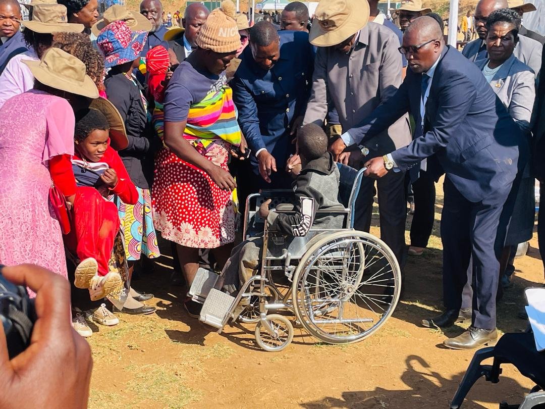 Today at the National Disability Expo 2024, VP Mohadi handed over wheelchairs, pigs, and stands to the disabled. This move signifies GoZ's desire to ensure all #Zimbabweans enjoy dignified &amp; self-sufficient lives.  #LeaveNoOneBehind #Vision2030"