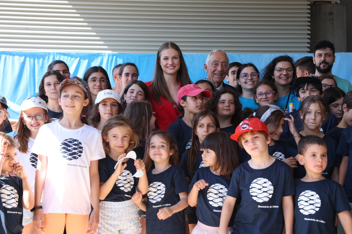 CasaReal's tweet photo. La Princesa de Asturias, a la salida del Oceanário de Lisboa donde ha realizado una visita junto al presidente de la República Portuguesa, Marcelo Rebelo de Sousa.

➡️https://t.co/mfSlGjIHJg https://t.co/kTgEPH8mfS