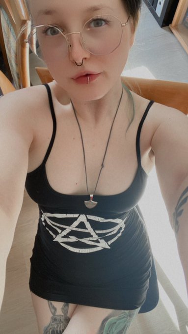 an alle ihr k&ouml;nnt mich auf dem Cosday in ffm am wochenede antreffen. Ich biete fanservice an wenn ihr<a href="/tag/femdom"class="tags"><span>#femdom</span></a><a href="/tag/findom"class="tags"><span>#findom</span></a><a href="/tag/moneyslave"class="tags"><span>#moneyslave</span></a><a href="/tag/geldherrin"class="tags"><span>#geldherrin</span></a><a href="/tag/fanservice"class="tags"><span>#fanservice</span></a>