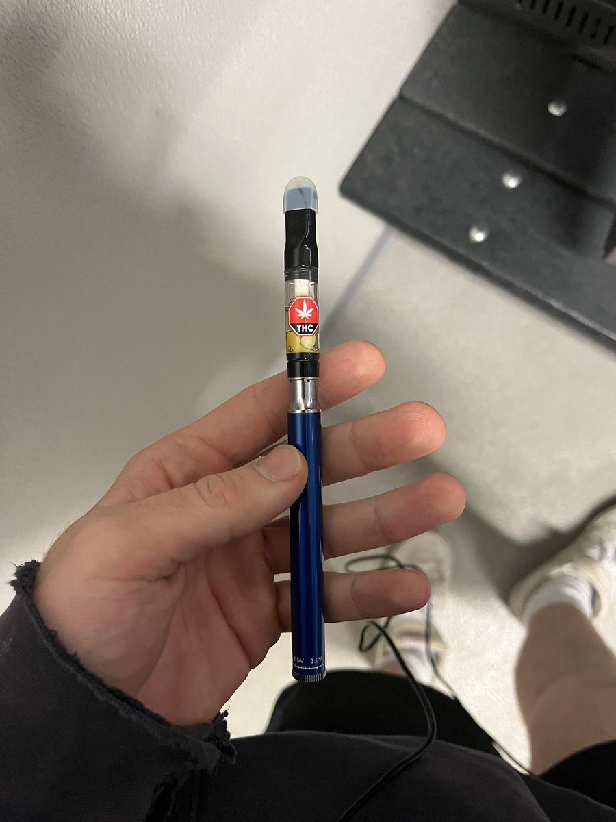 TFleck403's tweet photo. Yesterday Evening FLC 93%
#HardHitters #EndGame #EG
#PlatinumPunch #510Cart
#LiquidDiamonds #200LBS 
#CartWheels #PectoralFly #10k #Vans #HalfCab #Gym
#HighGradeMarijuanaSmoke
#Superman #C4 #Performa
#PreWorkout #Dabbing #FLC #StrawberryWatermelon
#THC #CBD #Dabs #Hybrid 
#GymRat https://t.co/KcWSSpf7uC