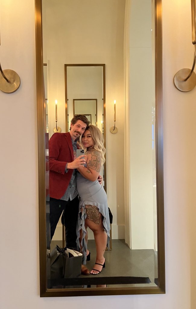 HamburgerHooker's tweet photo. A dream.

Here’s to this first year of ours and the many to come.
I love you, and I can’t wait to marry my best friend. 🥰🥹❤️😘

@SlumChronic https://t.co/FE7XL94jPp