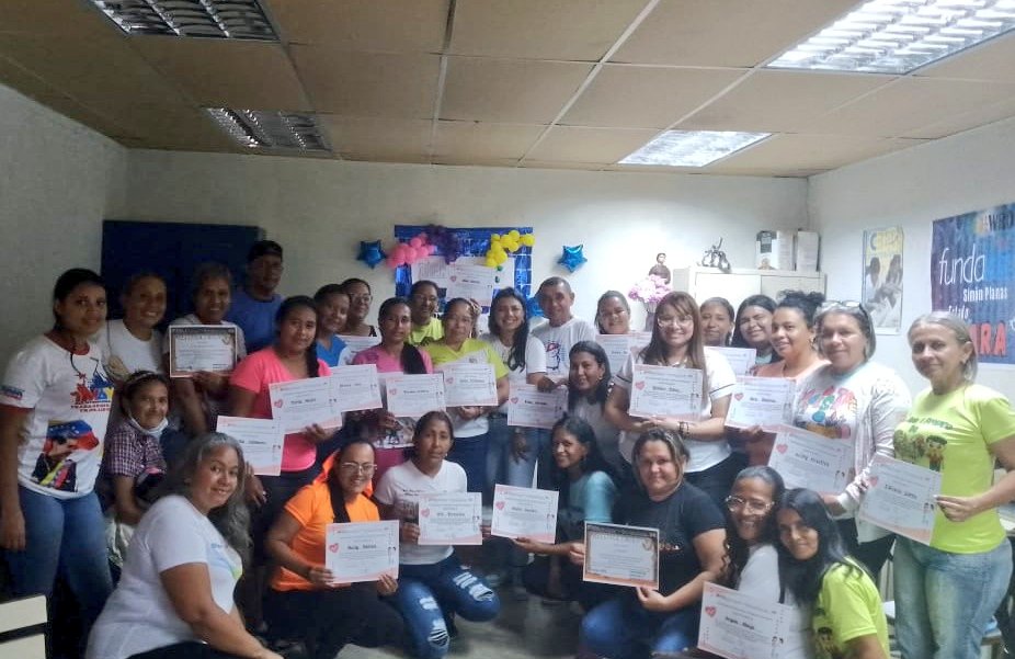CdceSarare's tweet photo. #12Jul Jornada de Formación y entrega de certificados a los promotores de salud escolar, Parroquia Sarare.
#LaPoesiaNosUne 
@MPPEDUCACION 
@_LaAvanzadora 
@cdcelara 
@EleamerAbdala 
@salasimonplanas 
@AurimarVargas1 https://t.co/FbabhUV7Tx