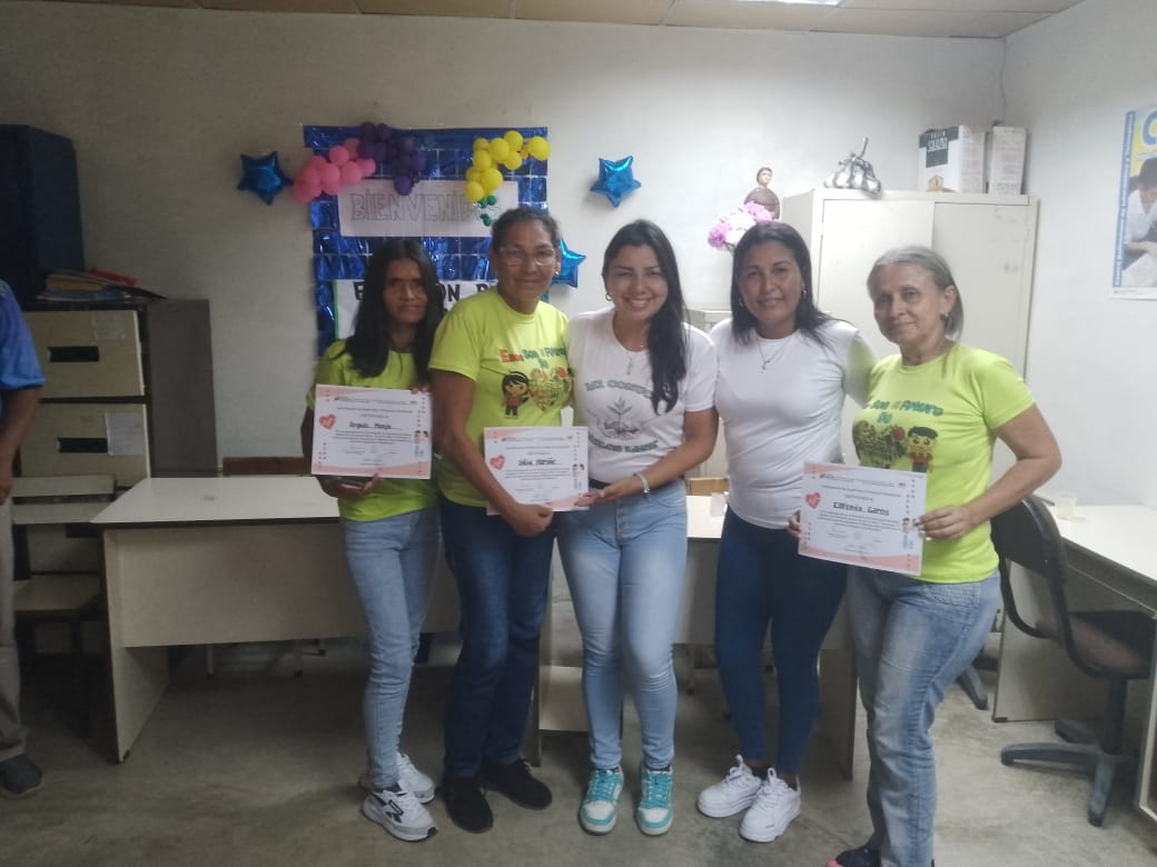 CdceSarare's tweet photo. #12Jul Jornada de Formación y entrega de certificados a los promotores de salud escolar, Parroquia Sarare.
#LaPoesiaNosUne 
@MPPEDUCACION 
@_LaAvanzadora 
@cdcelara 
@EleamerAbdala 
@salasimonplanas 
@AurimarVargas1 https://t.co/FbabhUV7Tx