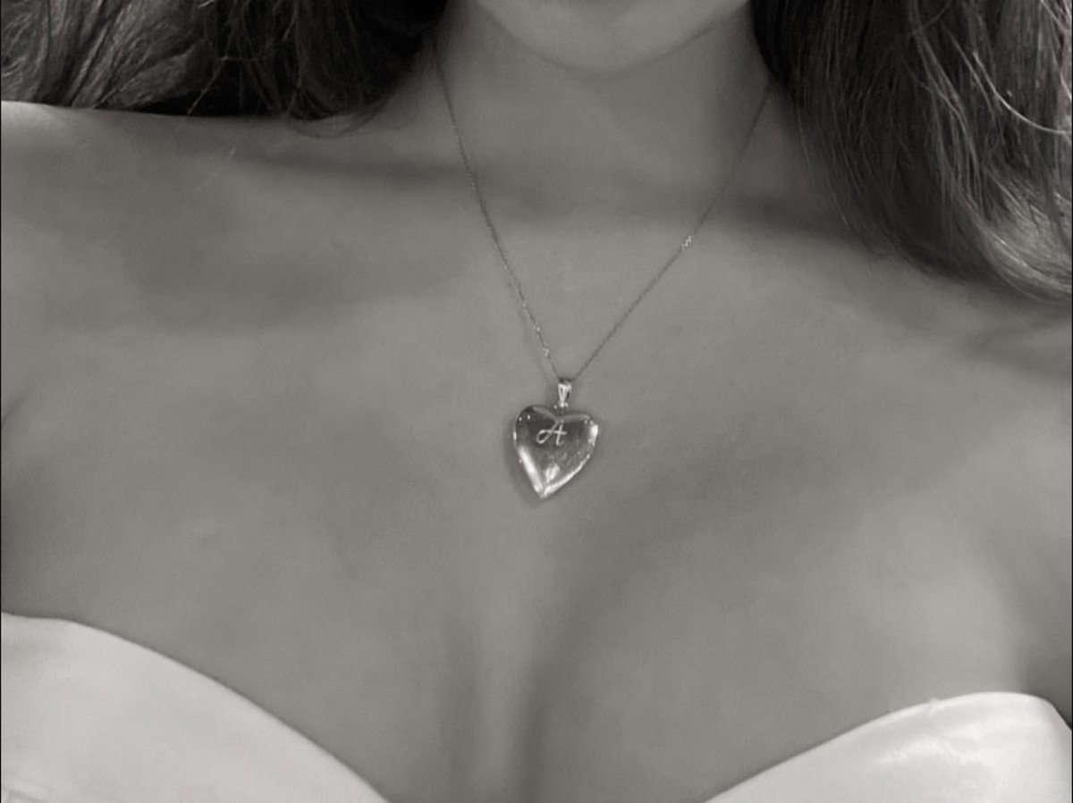 ⠀  ⠀⠀ 𓄹⠀𓈒⠀ㅤׄ ⠀ HÉRA S. DE OLIVEIRA ! 𓇼
 ⠀  ⠀⠀ ⠀she was beautiful, soft and sweet,
 ⠀  ⠀⠀⠀   until he painted her with thorns.