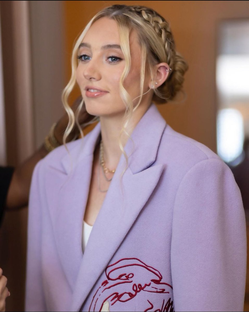 never getting over this look i fear