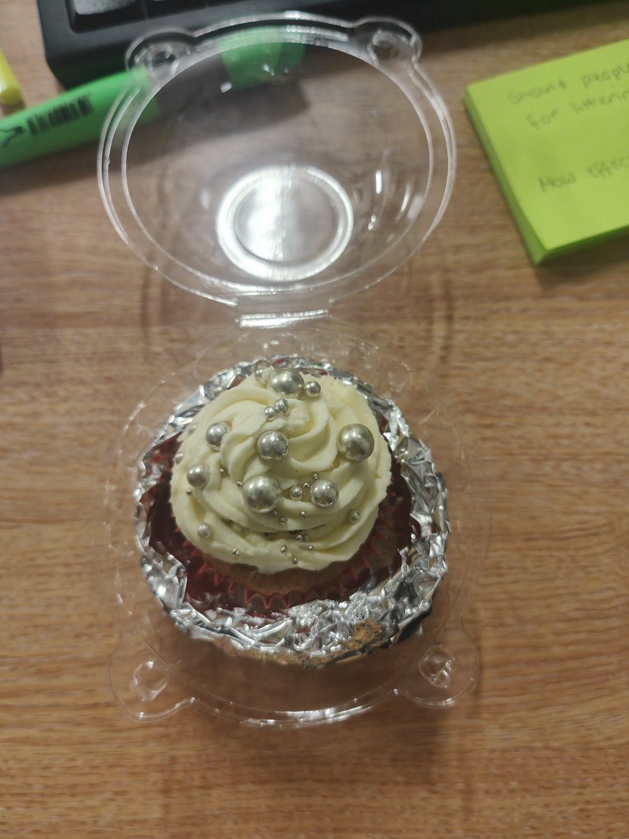 MWmsenglish's tweet photo. Thank you Ezme for my lovely homemade cupcake this morning! Absolutely made my day 🍰😊 https://t.co/gZP3VmZMlH