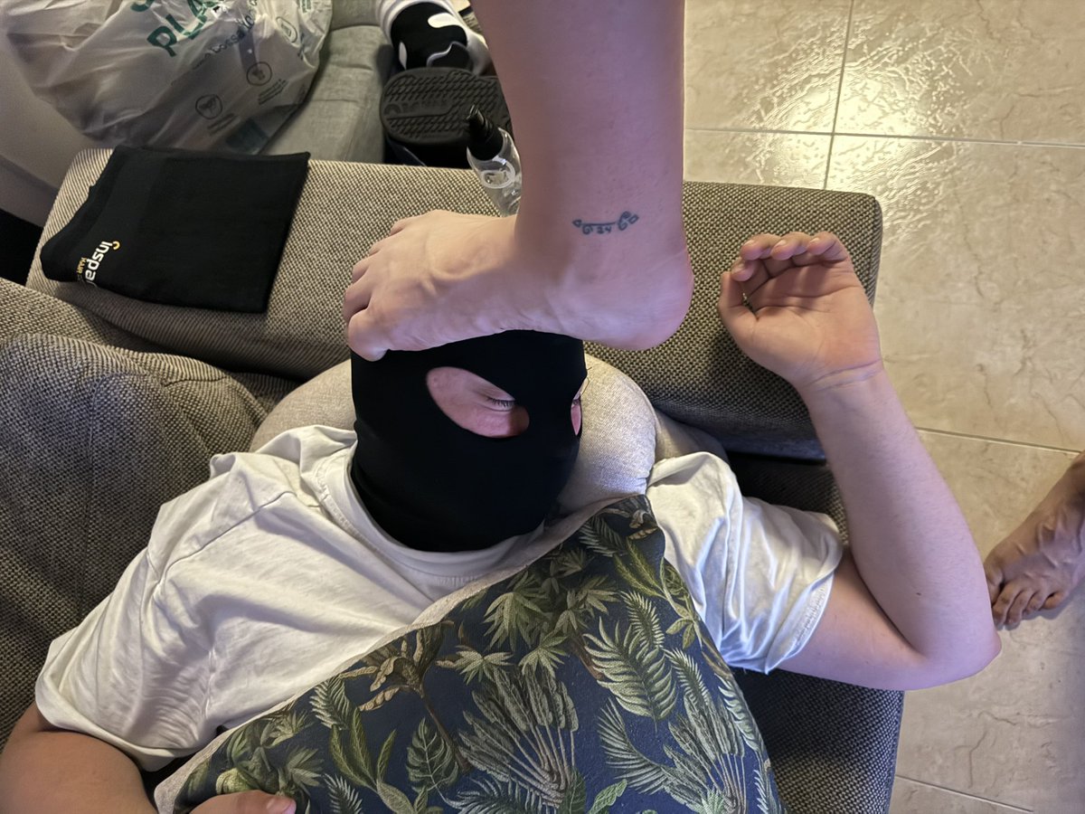 dominantking91's tweet photo. Bow down to me cashslaves #findom #alphagod @SpanishProm @MASTER_UPDATES @rt4dom @alpha_amplifier @RT4Masters https://t.co/VRMjl2CfNo