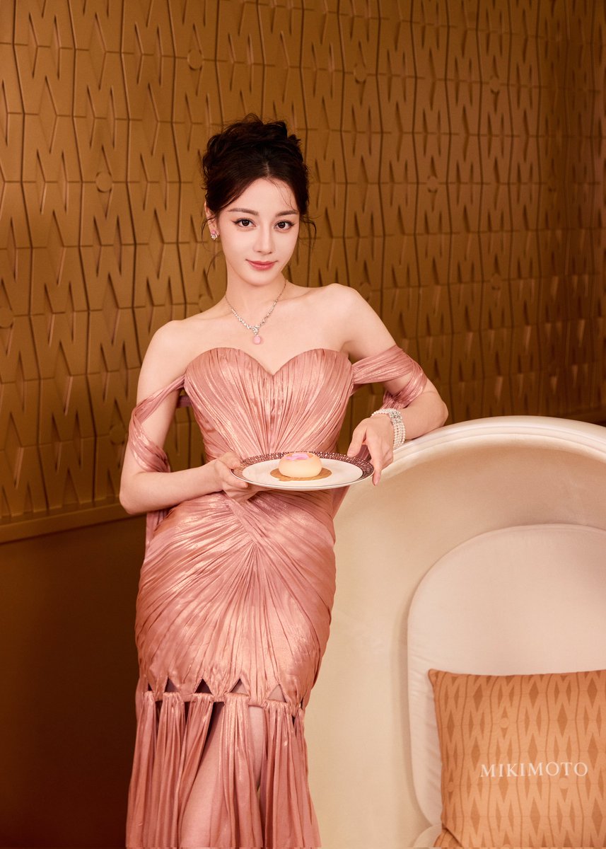 TacodeMexico1's tweet photo. #DilrabaDilmurat 🇨🇳🇨🇳❤️❤️
#Dilireba #yangzi #yangmi #EstherYu #BaiLu #ZhaoJinmai #ZhaoLusi #ChengXiao #aimi https://t.co/ShhYODiWns