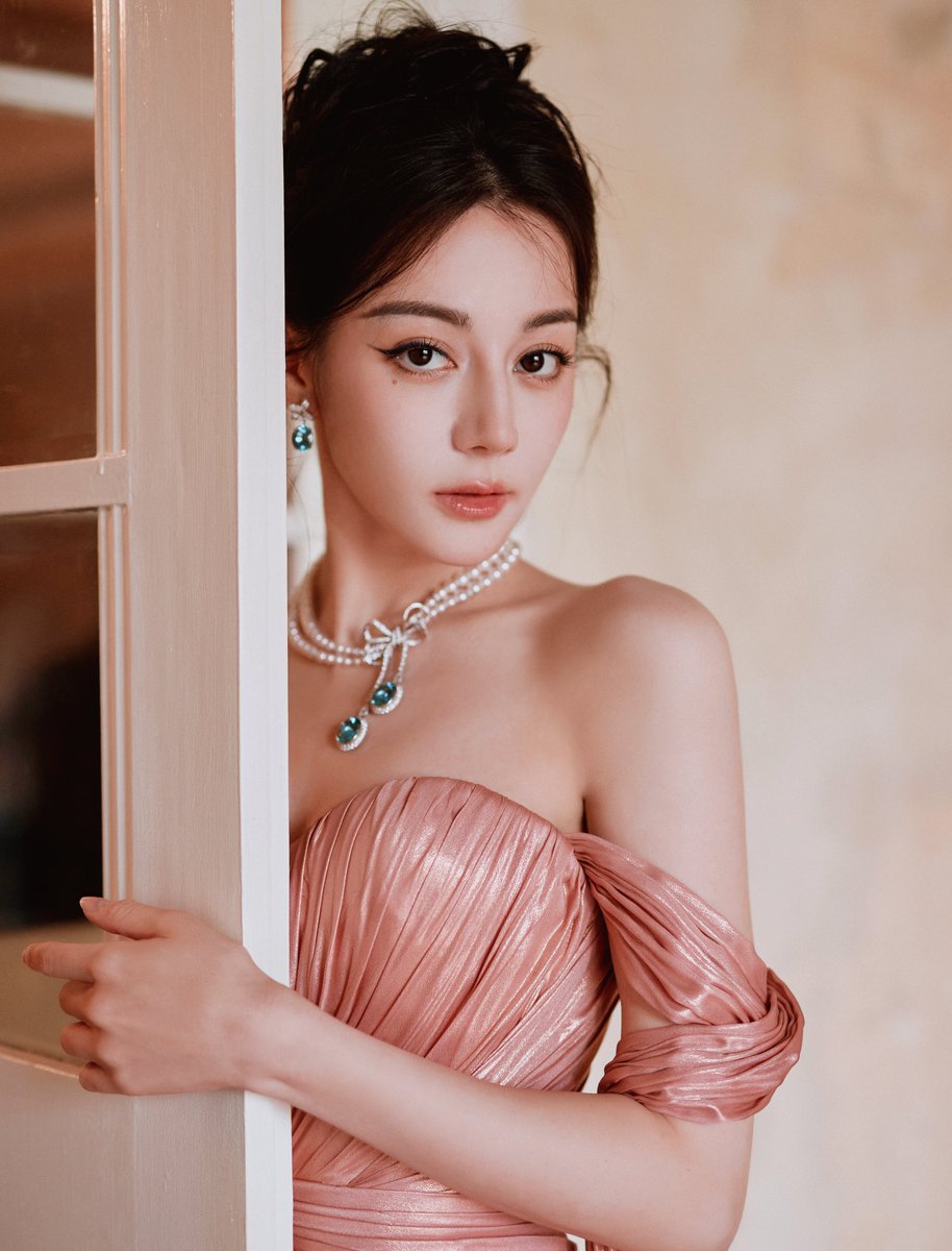 TacodeMexico1's tweet photo. #DilrabaDilmurat 🇨🇳🇨🇳❤️❤️
#Dilireba #yangzi #yangmi #EstherYu #BaiLu #ZhaoJinmai #ZhaoLusi #ChengXiao #aimi https://t.co/ShhYODiWns