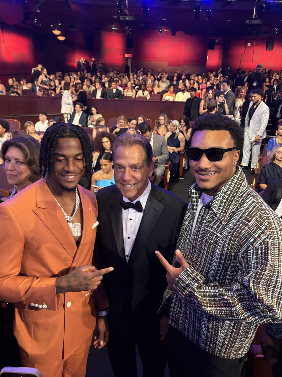TheFlyestBranch's tweet photo. 🔥🔥# BamaMen always unite #ESPYS24 https://t.co/ztejPTxnnb