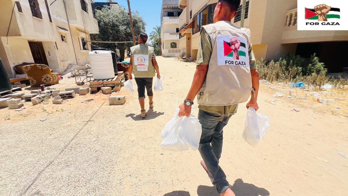 GazaDirectAid's tweet photo. Together we provided meals to the displaced people east of Khan Yunis.
https://t.co/vnKipLwl8X https://t.co/lmJy08N7V8