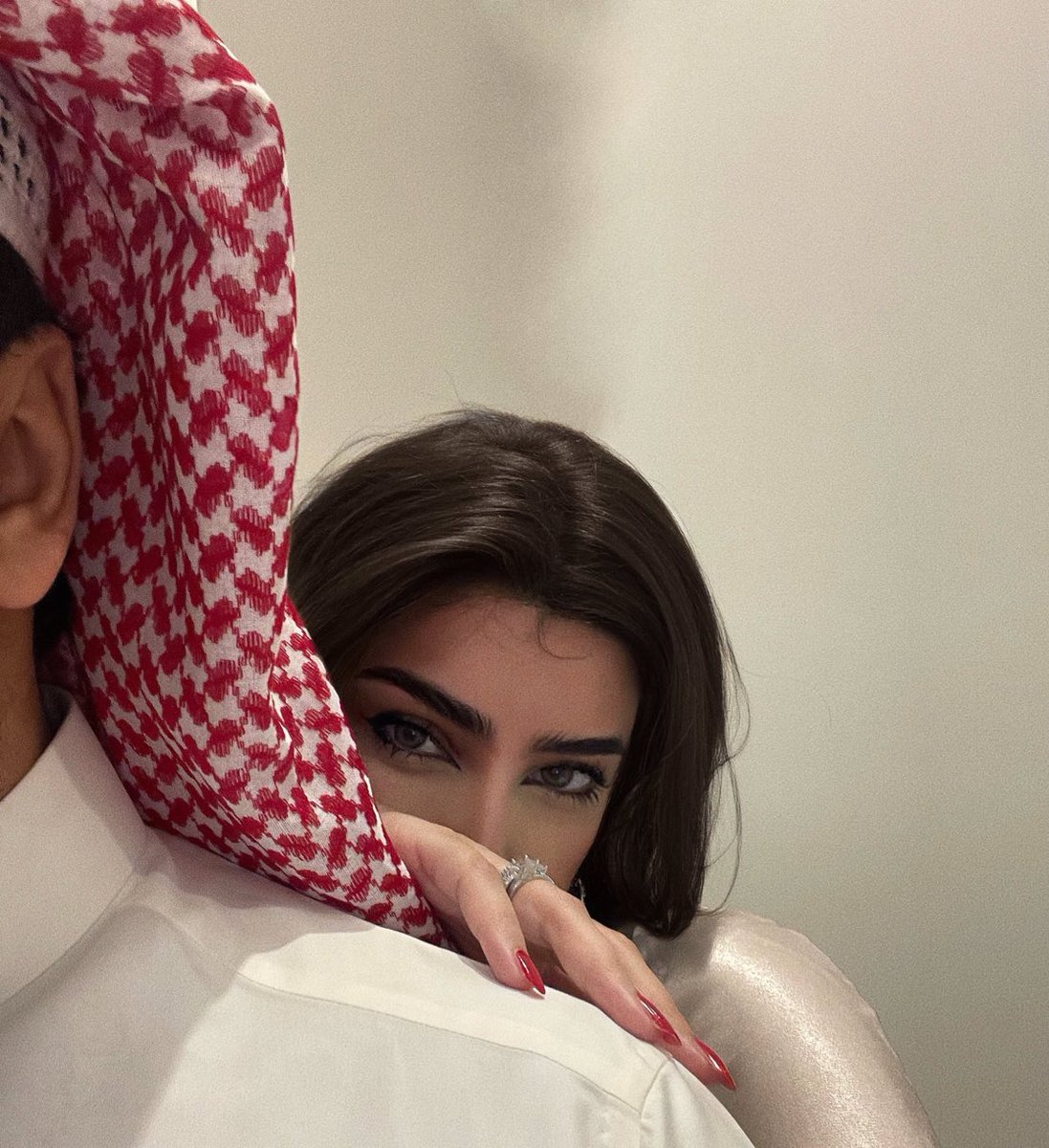 الحب المزيف كالطيور المهاجرة  
كلما ساء الجو أعلنت الرحيل