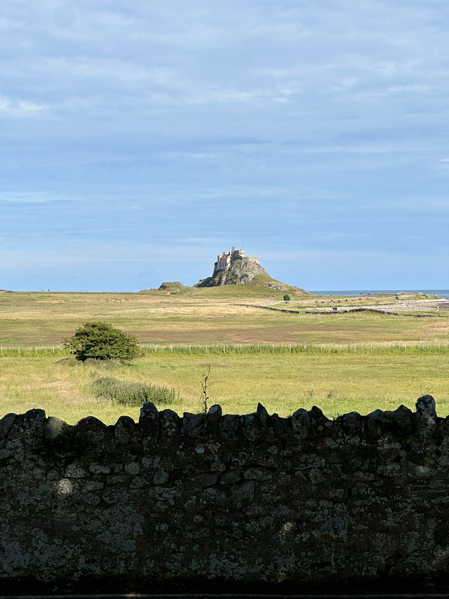 The final day was dedicated to building #social #capital and exploring the rich #cultural heritage of Northumbria. 🏰🎥
40 #GETM4 secondees went on a Lundgren Tour to Bamburgh, Seahouses, Lindisfarne and Alnwick in perfect weather. 

A reward for working so hard this week!