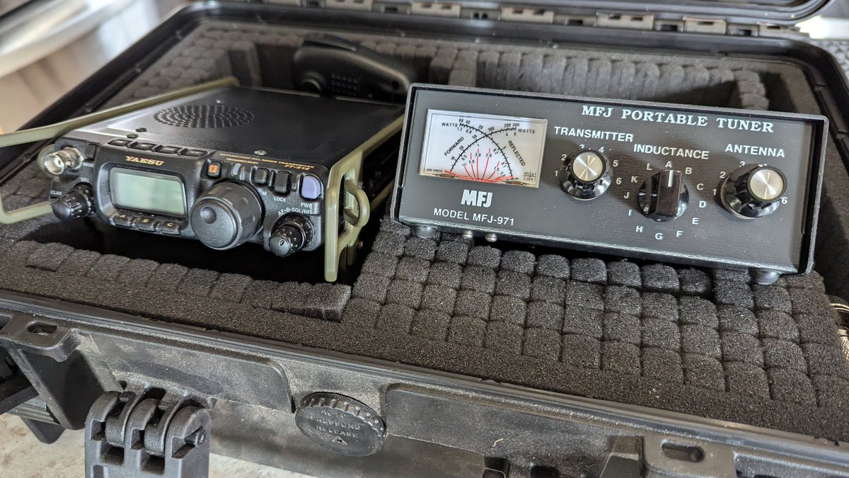 VA1MRT's tweet photo. My MFJ-971 just landed today. I hope to give it a try with the 818 on the weekend. #mfj https://t.co/k9m4AXN5HO