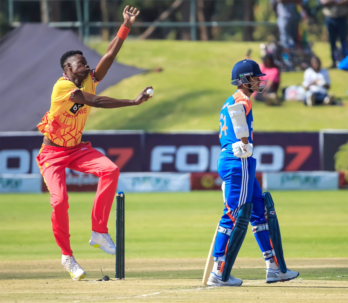 entersportnews's tweet photo. Zimbabwe put up spirited performance against India in 3rd T20I https://t.co/MLWleLFENo via @entersportnews @SRazaB24 @ZimCricketv @BCCI @hvambe #ZIMvIND #visitzimbabwe https://t.co/n6h9RYcjAd
