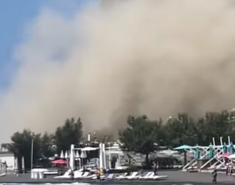 tempoweb's tweet photo. Paura per la frana a #MontediProcida ma "nessuna connessione" con i #CampiFlegrei
#12luglio #iltempoquotidiano #bradisismo
https://t.co/8QyuFymKSM https://t.co/M8fZOatEXq