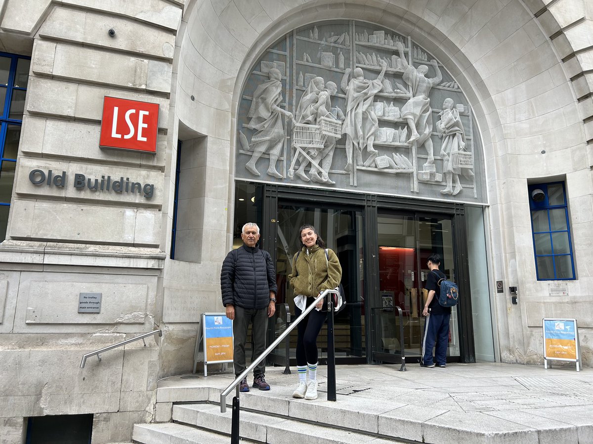 adnyildirim's tweet photo. London School of Economics’te “Applied econometrics and big data” programını yapan kızım @gozdeyildirimo’ı ziyareti ettim. Baba-kız ekonomik sorunların yeni modern data bilimi yaklaşımları ile nasıl çözülebileceğini konuştuk. https://t.co/Kp9YKuFics