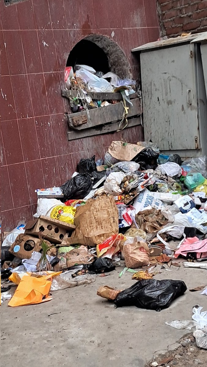 JasolaPocket10B's tweet photo. @LtGovDelhi @lg_listening @official_dda @CMODelhi @MoHUA_India @hdmalhotra @SwachhBharatGov @MCD_Delhi @manish_ch20 @daryaganjrwa @RwaExtn
@RwaJain @NBTDilli
 DDA Stopped the cleaning works &amp; lifting of garbages from the Dustbin of "330 DDA LIG Flats, Pkt-10B, Jasola, East Delhi" https://t.co/isThyujyLu