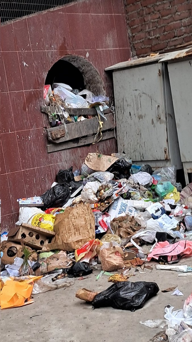 JasolaPocket10B's tweet photo. @LtGovDelhi @lg_listening @official_dda @CMODelhi @MoHUA_India @hdmalhotra @SwachhBharatGov @MCD_Delhi @manish_ch20 @daryaganjrwa @RwaExtn
@RwaJain @NBTDilli
 DDA Stopped the cleaning works &amp; lifting of garbages from the Dustbin of "330 DDA LIG Flats, Pkt-10B, Jasola, East Delhi" https://t.co/isThyujyLu